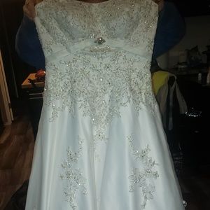 Strapless White ball gown wedding dress, w/train